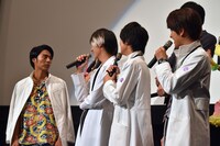 前列に出てきた小野塚勇人（左端）。