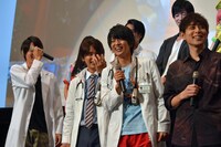 ブラザートムの言葉に爆笑するキャストたち。