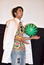 CRの白衣で登壇した小野塚勇人。