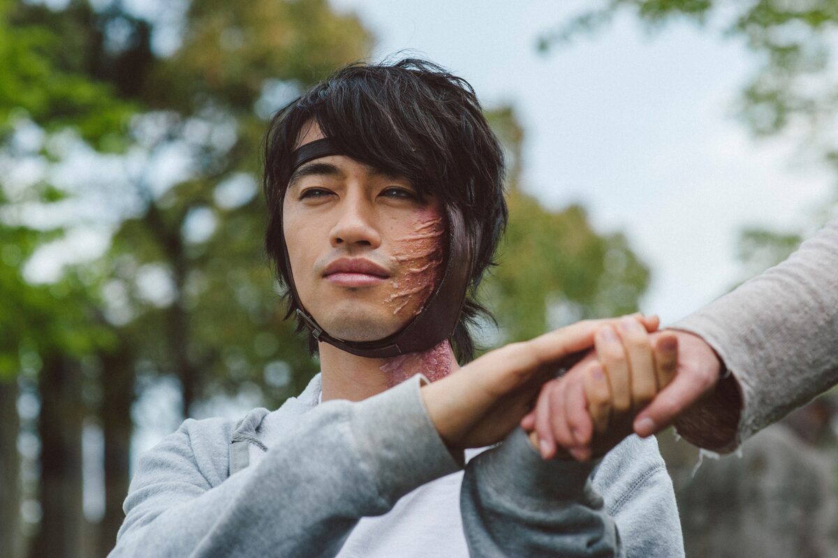 RE:BORN リボーン」 - 斎藤工の特殊メイク姿収めた「RE:BORN」場面写真  