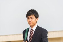 「望郷」より森岡龍。