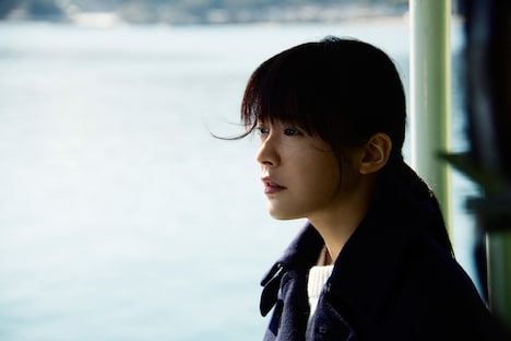 「望郷」より貫地谷しほり。