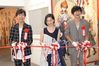 左から神谷浩史、坂本真綾、梶裕貴。