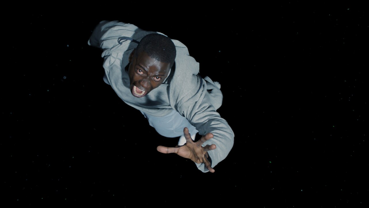 泣き笑う家政婦、キレる若者…恋人の実家を訪れた男の運命は？「ゲット・アウト」予告