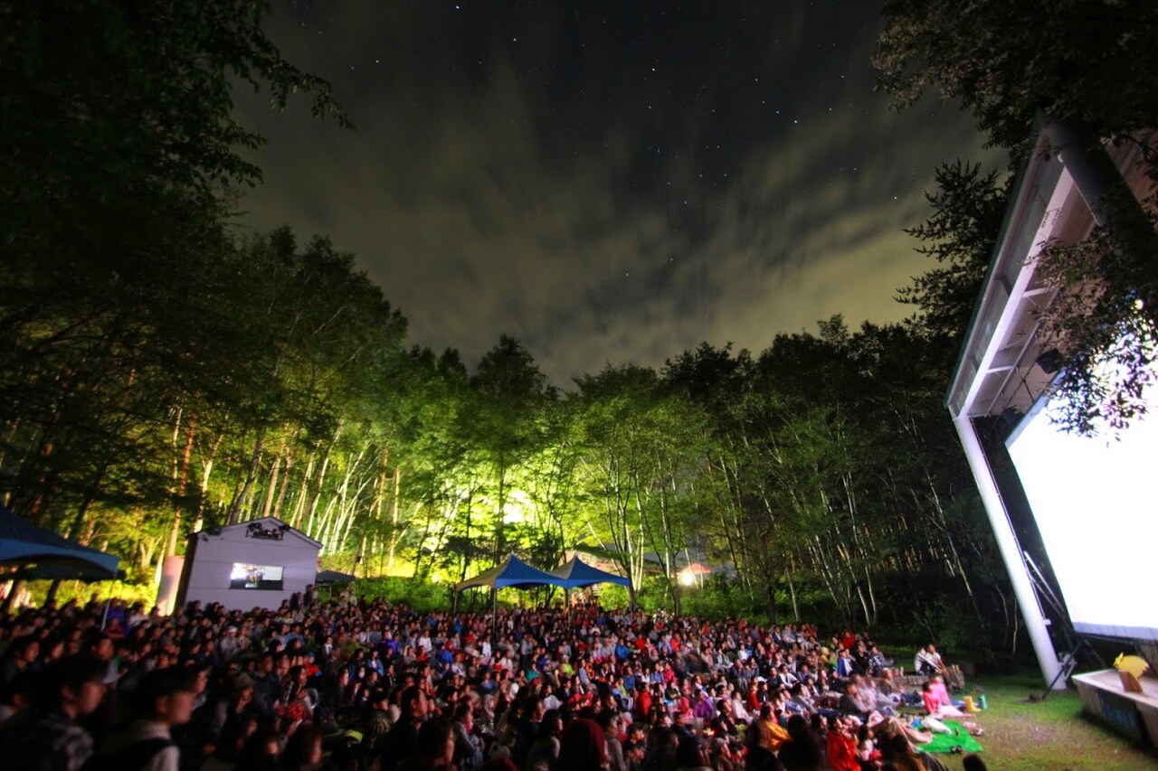 八ヶ岳で野外上映会「星空の映画祭」開催、「君の名は。」「ラ・ラ・ランド」など