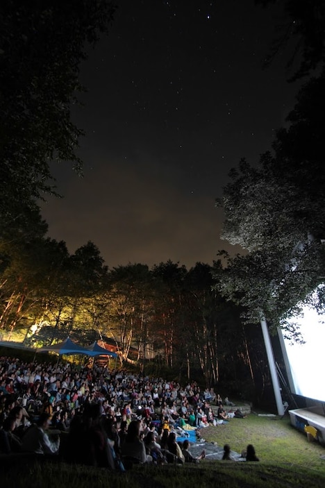 「星空の映画祭」過去のイベントの様子。