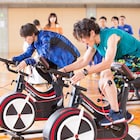 間宮祥太朗が高杉真宙とエアロバイクで勝負、「トリガール!」新場面写真