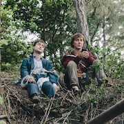 ダニエル・ラドクリフ&ポール・ダノが水中キス「スイス・アーミー・マン」本編映像