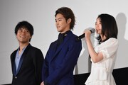 左から萩原健太郎、白石隼也、桜田ひより。
