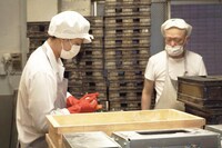 「74歳のペリカンはパンを売る。」