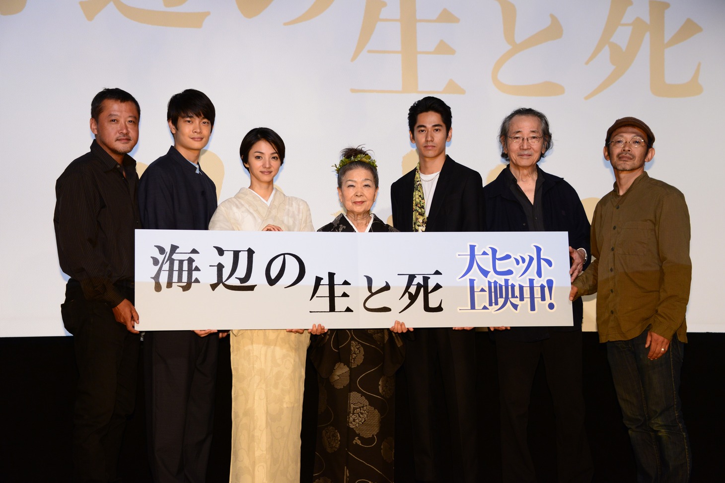「海辺の生と死」公開初日舞台挨拶の様子。