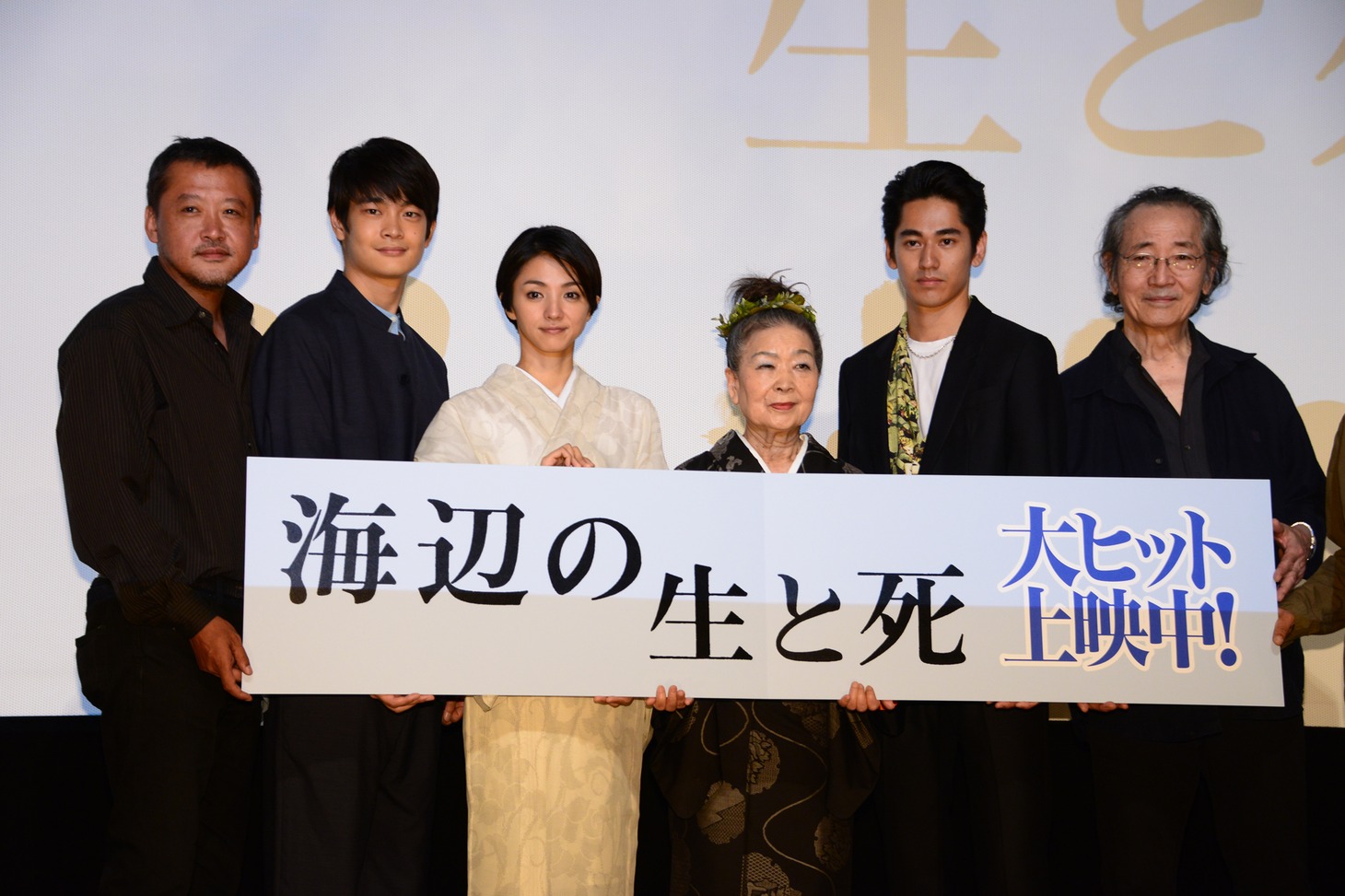 「海辺の生と死」公開初日舞台挨拶の様子。