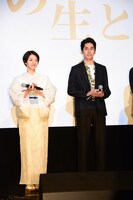 左から満島ひかり、永山絢斗。