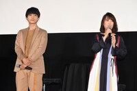 左から吉沢亮、北乃きい。