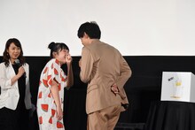 リクエストしたファンに、ドSな言葉で迫る吉沢亮（右）。