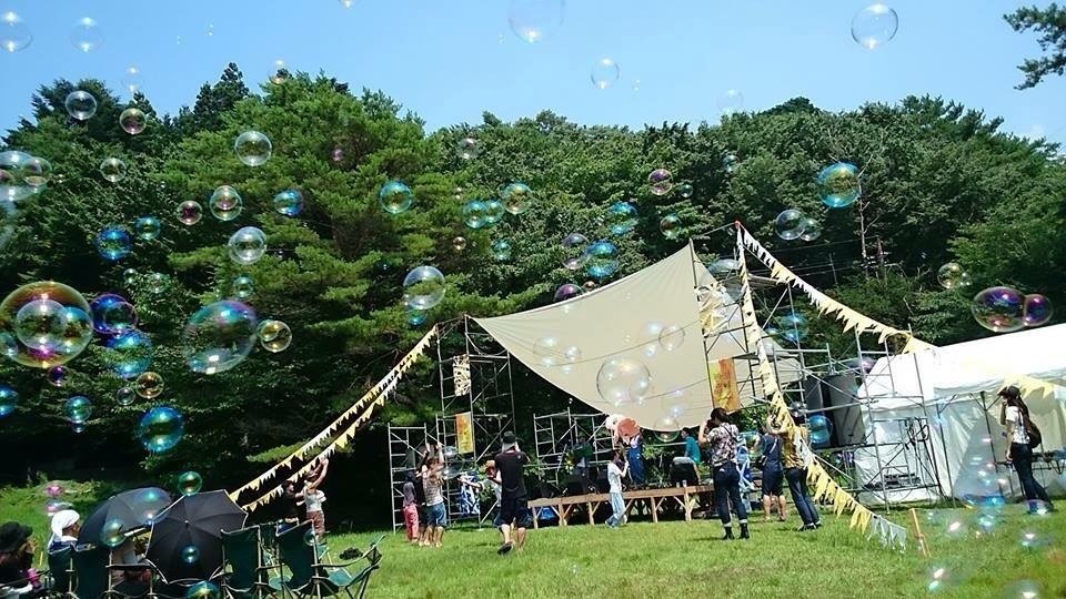 過去に行われた「湖畔の映画祭」の様子。