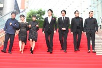 「三度目の殺人」レッドカーペットイベントの様子。