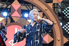 「キュータマ音頭！」を踊る田村亮。