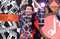 「キュータマ音頭！」を踊る南圭介。