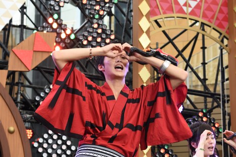 「キュータマ音頭！」を踊る岐洲匠。