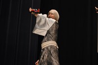 「キュータマ音頭！」を踊る山崎大輝。