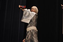 「キュータマ音頭！」を踊る山崎大輝。