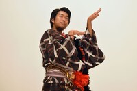 「キュータマ音頭！」を踊る南圭介。