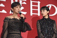 「三度目の殺人」舞台挨拶の様子。