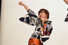 「キュータマ音頭！」を踊る岸洋佑。