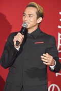 福山雅治に「お兄ちゃんのように思ってます。兄貴、よろしく！」と語りかける満島真之介。
