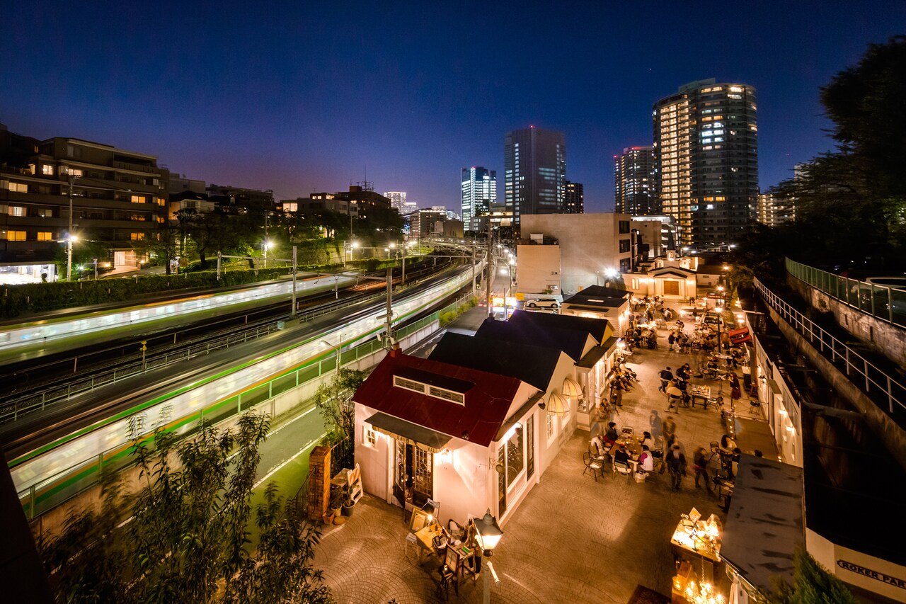 “手紙”にまつわる映画を夜空の下で上映、その場で手紙を出せる臨時郵便局も