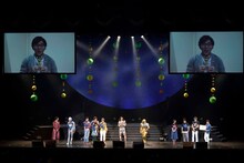 「宇宙戦隊キュウレンジャー スペシャルイベント」にて、小野友樹のビデオメッセージが上映される様子。