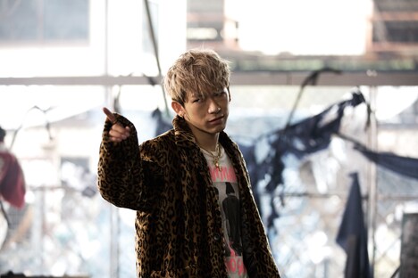 「HiGH&LOW THE MOVIE 2 / END OF SKY」より、NAOTO演じるジェシー。