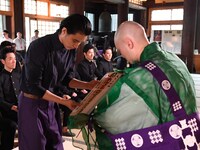 映画「ジョジョの奇妙な冒険 ダイヤモンドは砕けない 第一章」大ヒット祈願イベントの様子。