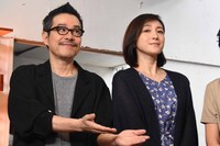左から田口トモロヲ、広末涼子。