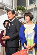 左から舘ひろし、臼田あさ美。