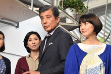 左から黒木瞳、舘ひろし、臼田あさ美。