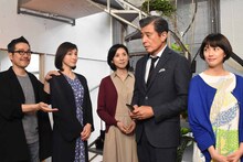 左から田口トモロヲ、広末涼子、黒木瞳、舘ひろし、臼田あさ美。