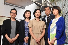 左から田口トモロヲ、広末涼子、黒木瞳、舘ひろし、臼田あさ美。