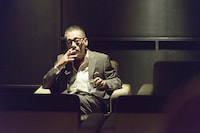 「彼女がその名を知らない鳥たち」より、中嶋しゅう演じる國枝。