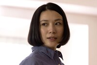 「彼女がその名を知らない鳥たち」より、村川絵梨演じる國枝カヨ。