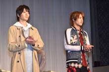 左から犬飼貴丈、赤楚衛二。