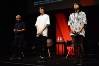 左から湯浅政明、内山昂輝、村瀬歩。