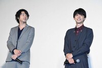 左から山田裕貴、吉沢亮。