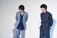 左から山田裕貴、吉沢亮。