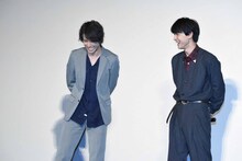 左から山田裕貴、吉沢亮。