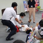 「仮面ライダーエグゼイド」宝生永夢先生が子供たちと心臓マッサージ体験