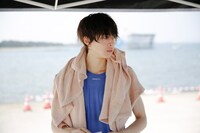 「トリガール！」撮影中の高杉真宙オフショット。