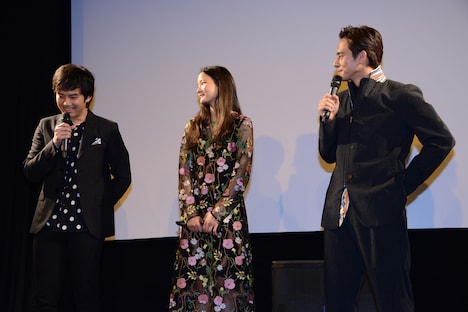 左から三浦貴大、織田梨沙、満島真之介。