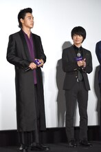 左から山崎賢人、神木隆之介。